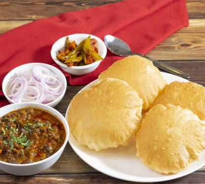 Chhole+Poori [4Pcs]