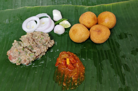 4 Fried Sattu Litti With Choka