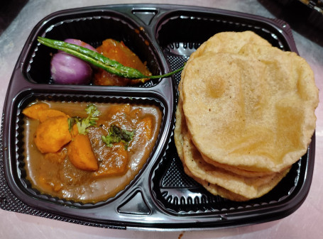 6 Puri With Aloo Gravy Sabzi