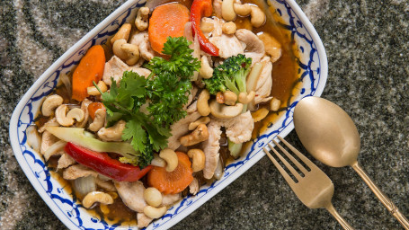 Spicy Chicken With Cashew Nuts