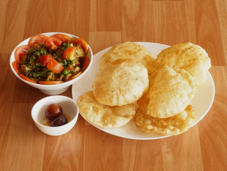 Alu Mattar Puri 6 Pcs Or 4 Tawa Roti