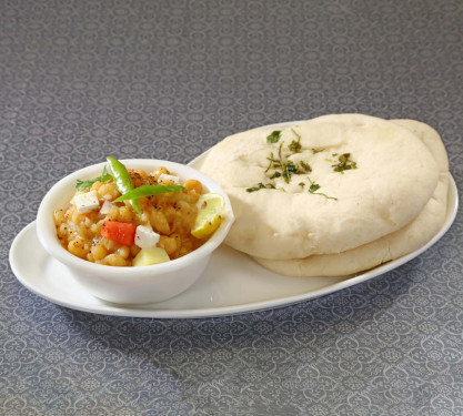 Chola Kulcha [Serves 2 People]