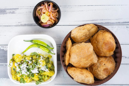 Aloo Bhaji Puri [1 Plate, 8 Pieces]