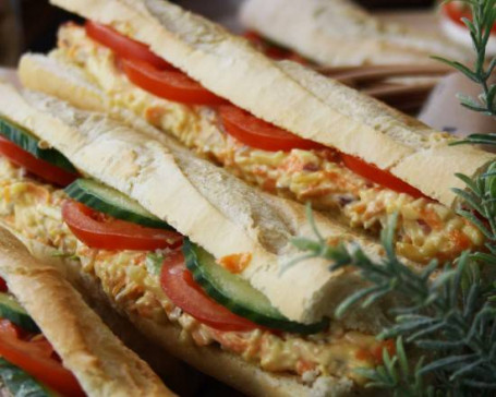 Cheese-Slaw Salad Baguette (V