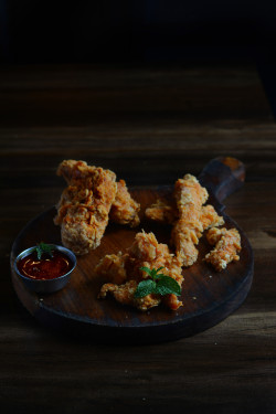 Jai Veeru Bucket[4Pcs Boneless Chicken 4 Pcs Wings Small Popcorn]