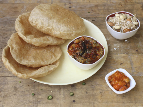 Aloo Sabji 4 Poori Pickle Sooji Ka Halwa