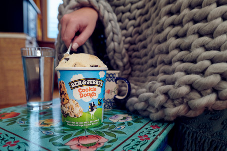 Ben Jerry's Cookie Dough (V)