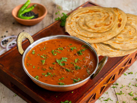 Dal Makhani With 2 Laccha Parantha