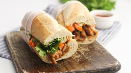 Y4. Bánh Mì Chả Lụa