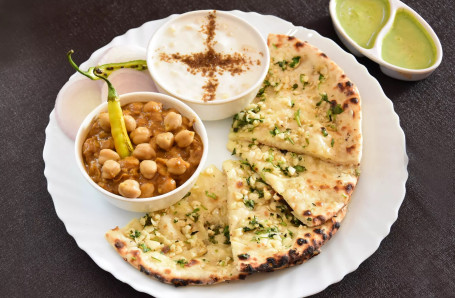 Paneer Paratha 2 Pc With Chole