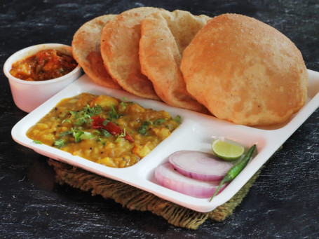 5 Pcs Puri With Masala Aloo