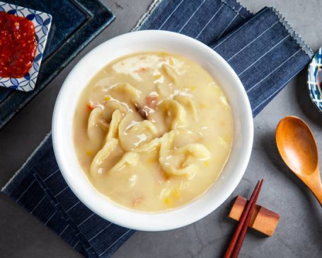 Yù Mǐ Tāng Jiǎo Dumpling I Majssuppe