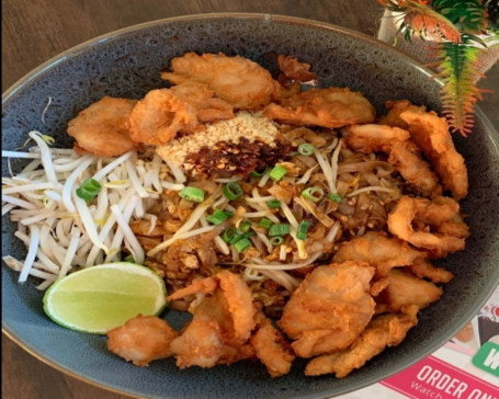 Crispy Chicken Pad Thai