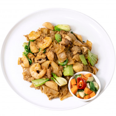 Kwetiaw Goreng Seafood (Rice Noodle Seafood)