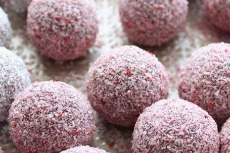 Protein Ball Raspberry Coconut