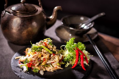 Shredded Poached Chicken In Tossed Salad Cǎi Jiāo Hēi Sōng Lù Lāo Là Jī (Half Portion)