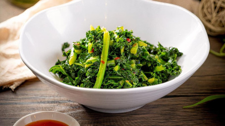 Kale W/ Sweet Spicy Garlic Dressing Tián Là Suàn Xiāng Yǔ Yī Gān Lán