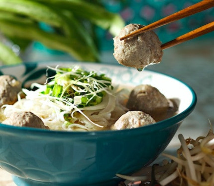 Niú Wán Jīn Biān Fěn Pho With Beef Ball In Soup