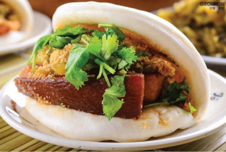 Special Taiwanese Pork Bun Bao Hǔ Yǎo Zhū Yì Bāo