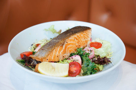 Sān Wén Yú Bā Lí Mài Shā Lǜ Pèi Píng Guǒ Cù Zhī Salmon Steak Quinoa Salad With Apple Cider Dressing