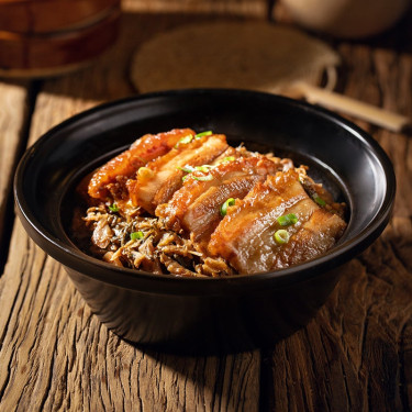 Méi Cài Kòu Ròu Bāo Braised Pork And Preserved Cabbage In Pot