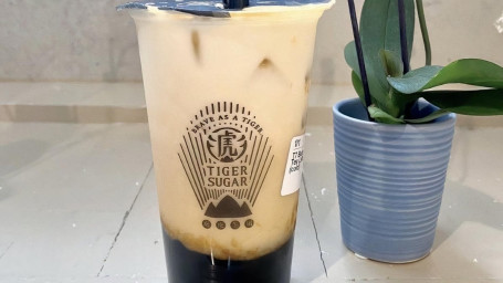 T8. Black Sugar Boba Green Tea Lǎo Hǔ Táng Hēi Táng Bō Bà Chún Lǜ Chá