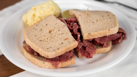 1/2 Lb Corned Beef On Rye (Plain)