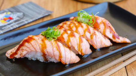 Aburi Salmon Nigiri (4 Stykker)