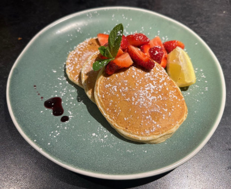 Sugar Lemon Pancake With Strawberries