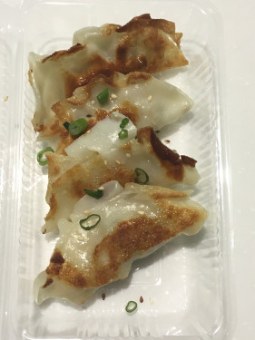 Dumplings (4 Pieces)