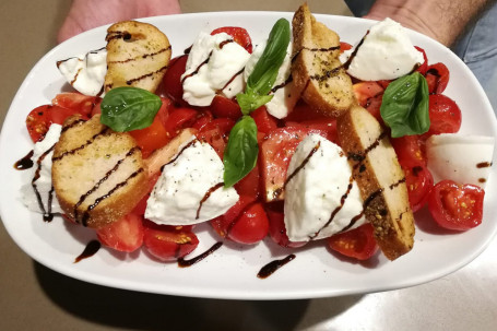 Caprese Salad (V,Dfo)