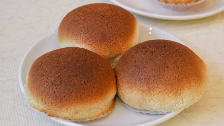 B10. Baked Bbq Pork Bun Chā Shāo Miàn Bāo