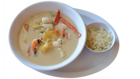 Sopa De Mariscos Con Leche De Coco