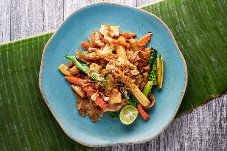 Wok-Fried Flat Noodles With Vegetables Tài Shì Gān Chǎo Sù Cài Hé Fěn