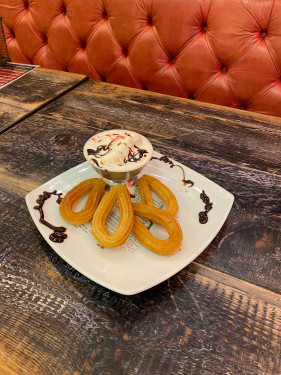 Churros X4 Serve With Vanilla Ice Cream And Chocolate Sauce)