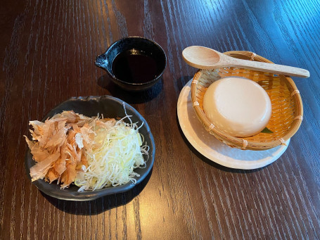 Shǒu Zuò Dòu Fǔ Zaru Tofu Home-Made Special Cold Tofu Served With Bonito Soy Sauce