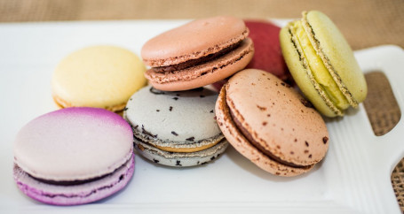 18 Macarons