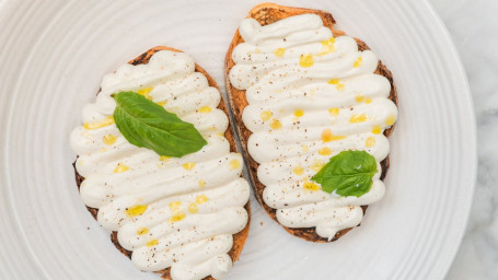 Pisket Ricotta Crostini