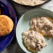 Biscuits N' Gravy Med Bacon Eller Pølse