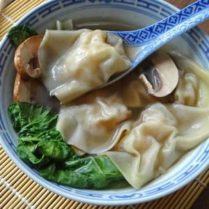 Reje-Wonton Suppe