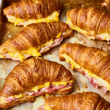 Croissant Morgenmadssandwich