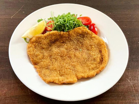 Cotoletta Di Vitello Alla Milanese Servita Con Inslalatina E Pachino