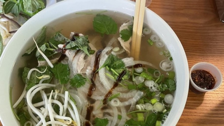 203. Eye Round Steak Noodle Soup (Phở Tái)