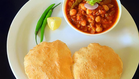 Poori (2 Pcs) Chana Masala*