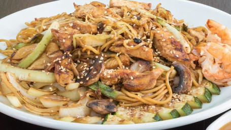 Hibachi Rejer Yakisoba