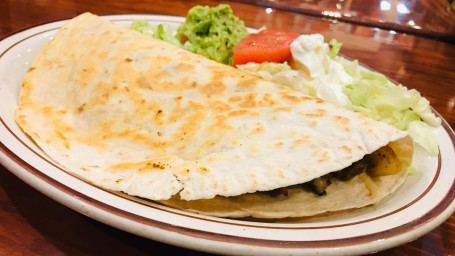 239. Quesadilla Fajitas De Pollo O Carne