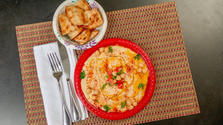 Hummus Plate With Pita Chips